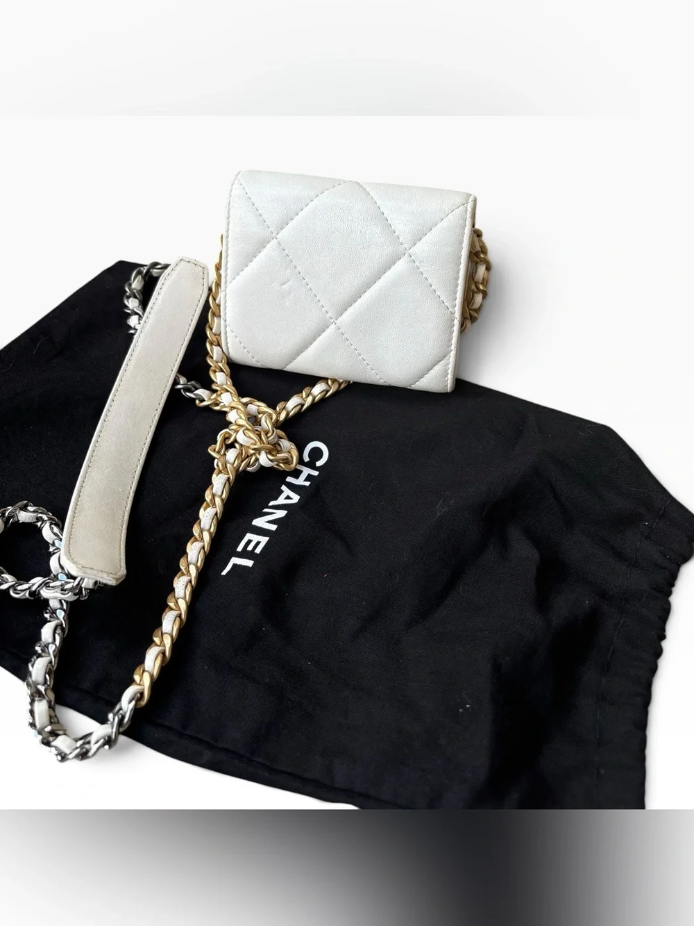 CHANEL 19 O-Coin Purse White Chain Crossbody